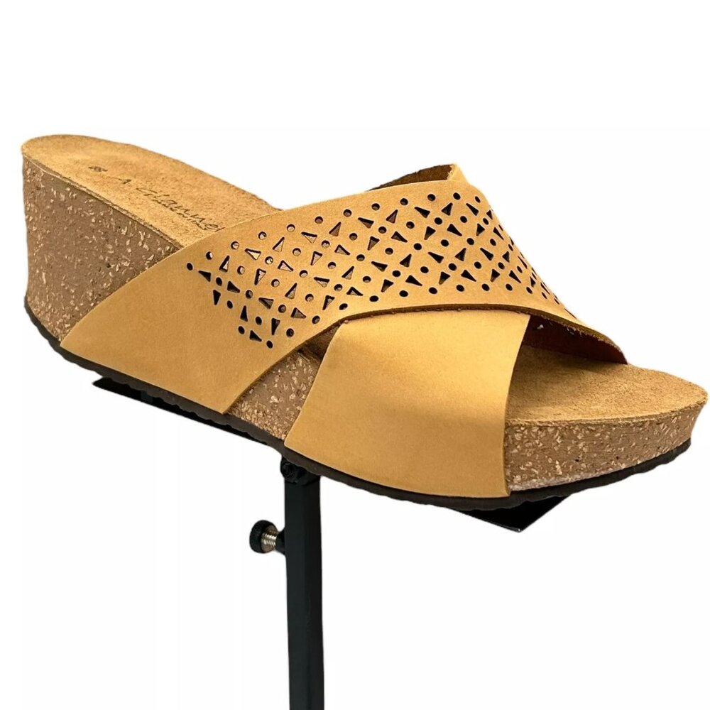 A Giannety‎ Made in Italy Women’s Wedge Cross-Band Sandals Size 7.5 Brown/Yellow